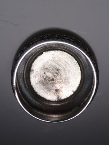 635990